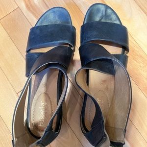 Women’s Bussola summer sandals. Size 10